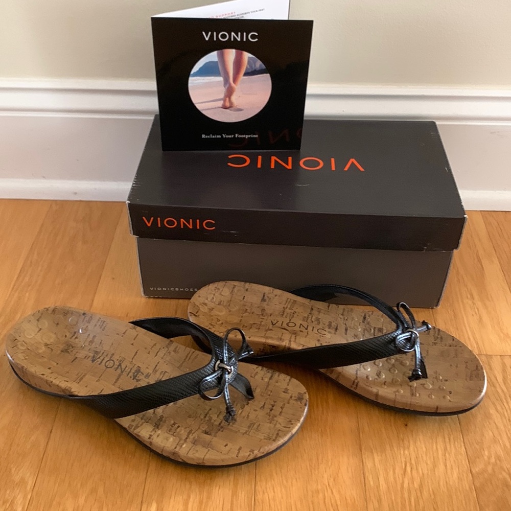 *NEW* Vionic Cassie rock sandals